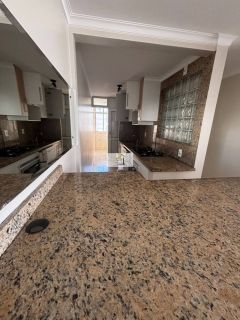 Apartamento com 2 quartos com garagem bem localizado no Kobrasol