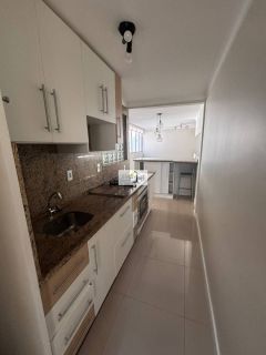 Apartamento com 2 quartos com garagem bem localizado no Kobrasol