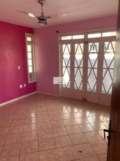 Excelente casa de 3 quartos com suite com amplo terreno e vista livre para montanha