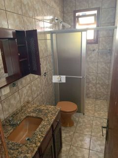 Excelente casa de 3 quartos com suite com amplo terreno e vista livre para montanha