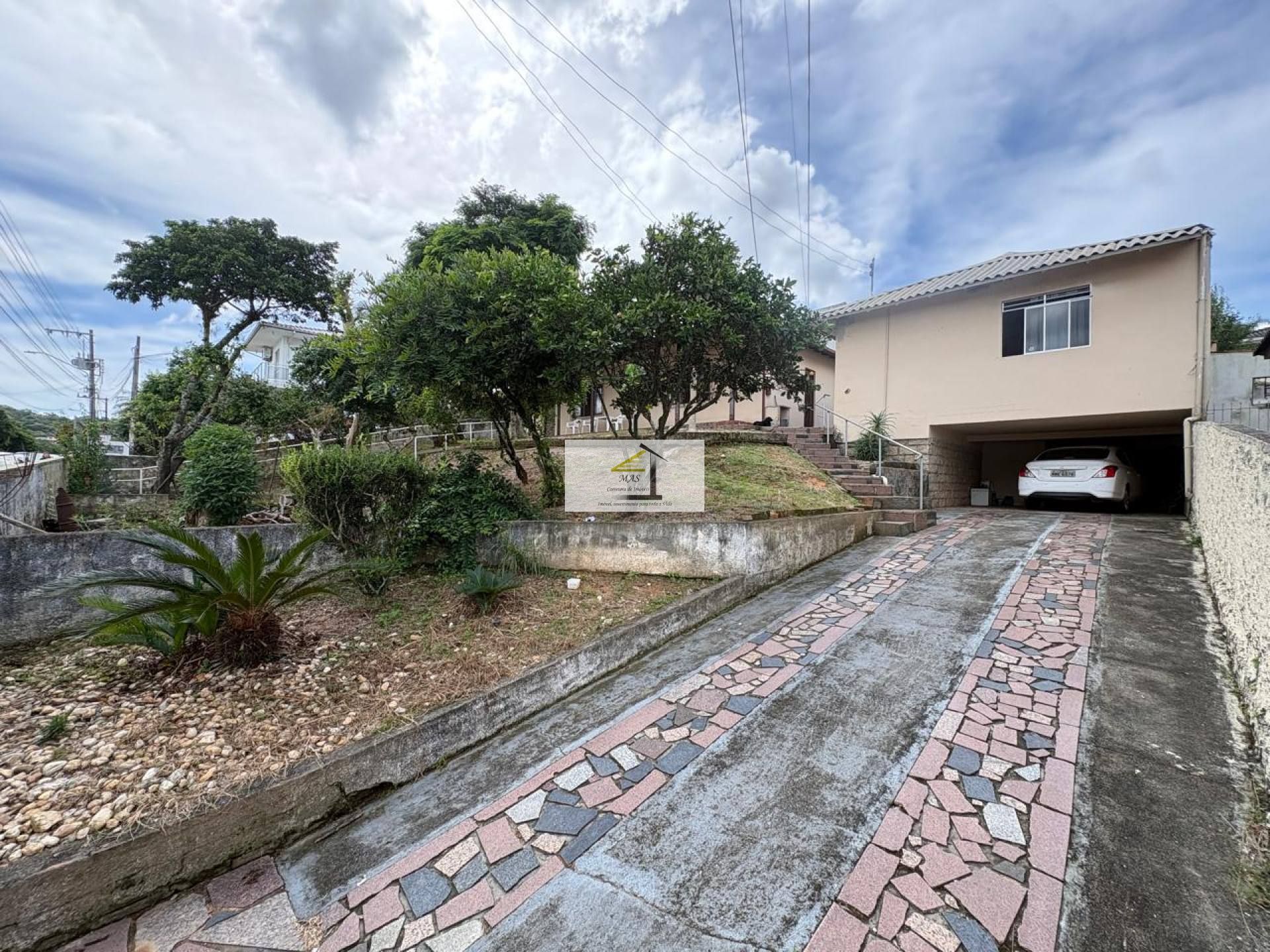 Terreno à venda com 660 m² e excelente viabilidade construtiva, com casa e duas kitnets edificadas - Picadas do Norte