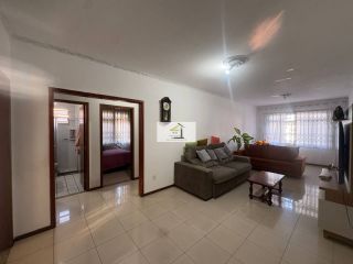 Casa Ampla com Suíte e Edícula com Potencial de Ampliação a 50m da Avenida das Torres em Excelente Localização