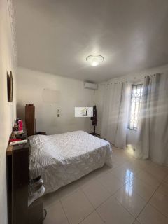 Casa Ampla com Suíte e Edícula com Potencial de Ampliação a 50m da Avenida das Torres em Excelente Localização
