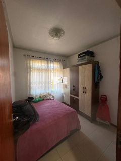 Casa Ampla com Suíte e Edícula com Potencial de Ampliação a 50m da Avenida das Torres em Excelente Localização