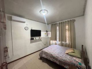 Casa Ampla com Suíte e Edícula com Potencial de Ampliação a 50m da Avenida das Torres em Excelente Localização