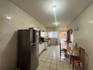Casa Ampla com Suíte e Edícula com Potencial de Ampliação a 50m da Avenida das Torres em Excelente Localização