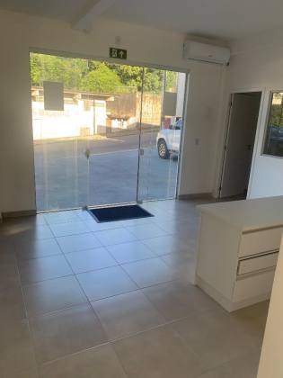 Lindo ponto comercial na Ponta de Baixo - São José