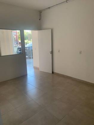 Linda sala comercial bem localizada na Ponta de baixo