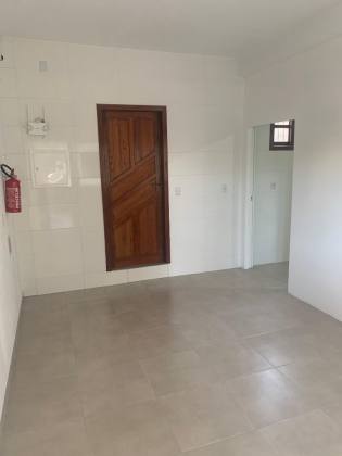 Linda sala comercial bem localizada na Ponta de baixo