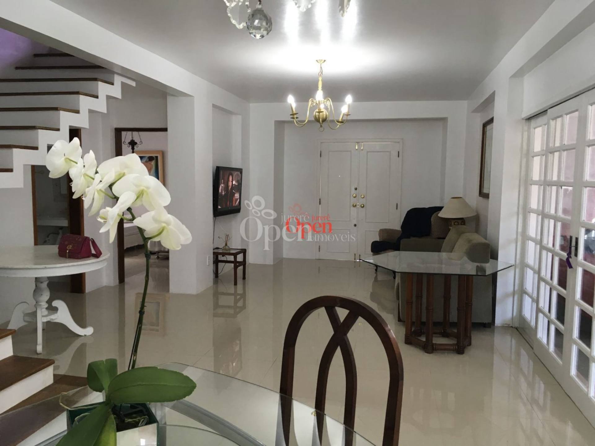 AMPLA CASA A VENDA EM JURERÊ INTERNACIONAL - FLORIANÓPOLIS/SC