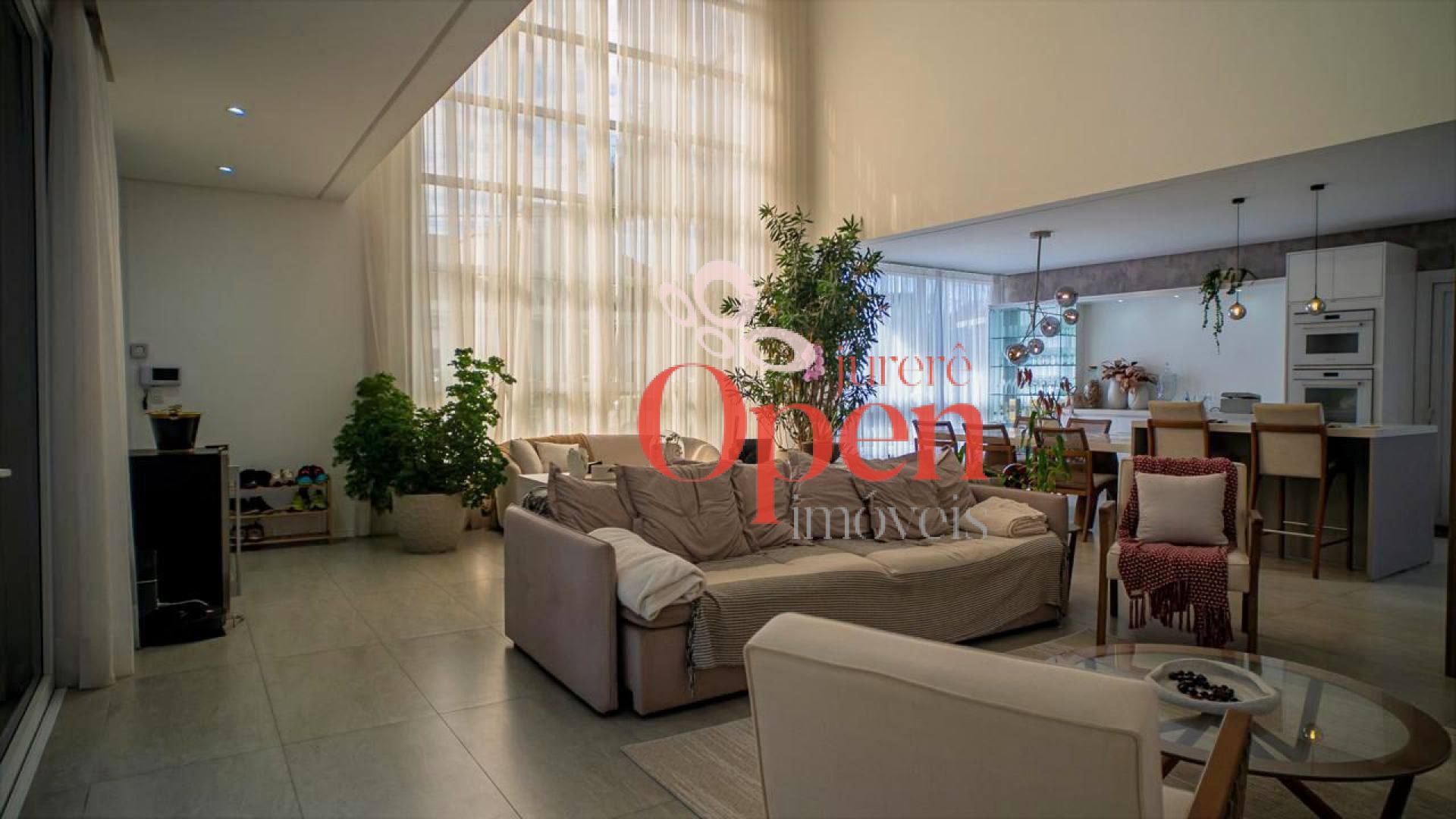 CASA COM 4 SUÍTES  A VENDA EM JURERÊ - FLORIANÓPOLIS/SC