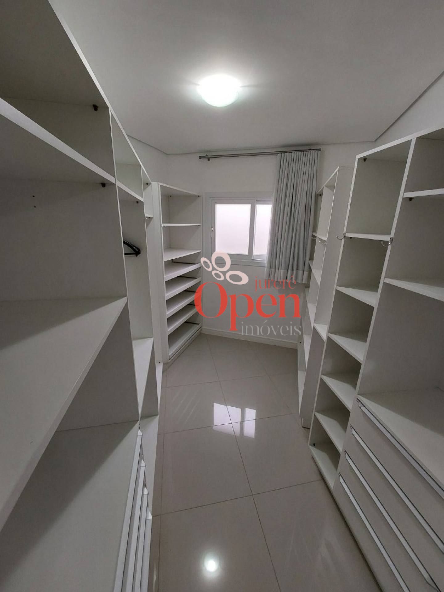 OPORTUNIDADE DE COBERTURA À VENDA EM JURERÊ - FLORIAÓPOLIS/SC