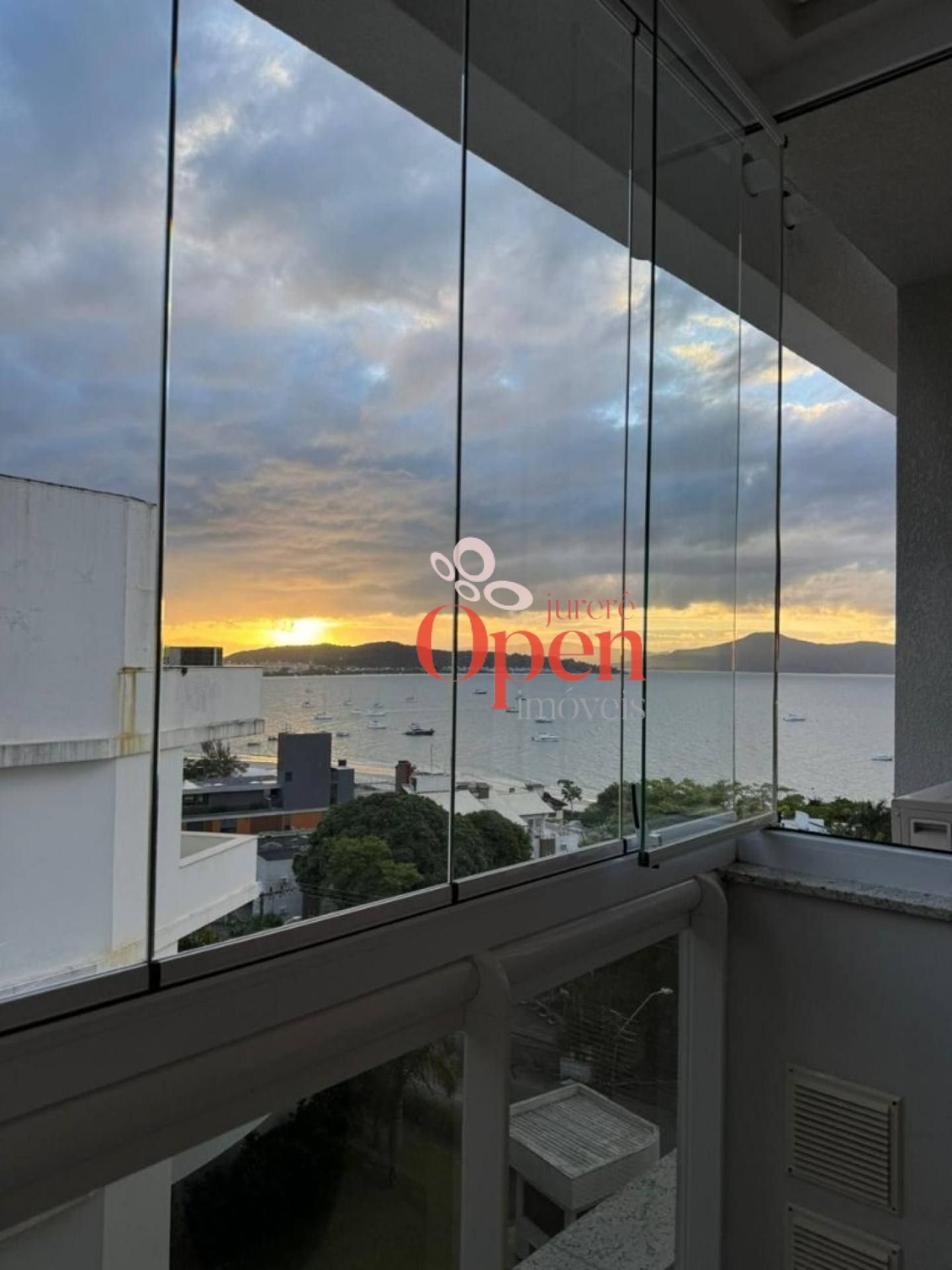 REQUINTE EM APARTAMENTO PARA LOCAÇÃO ANUAL EM CANASJURÊ - FLORIANÓPOLIS/SC