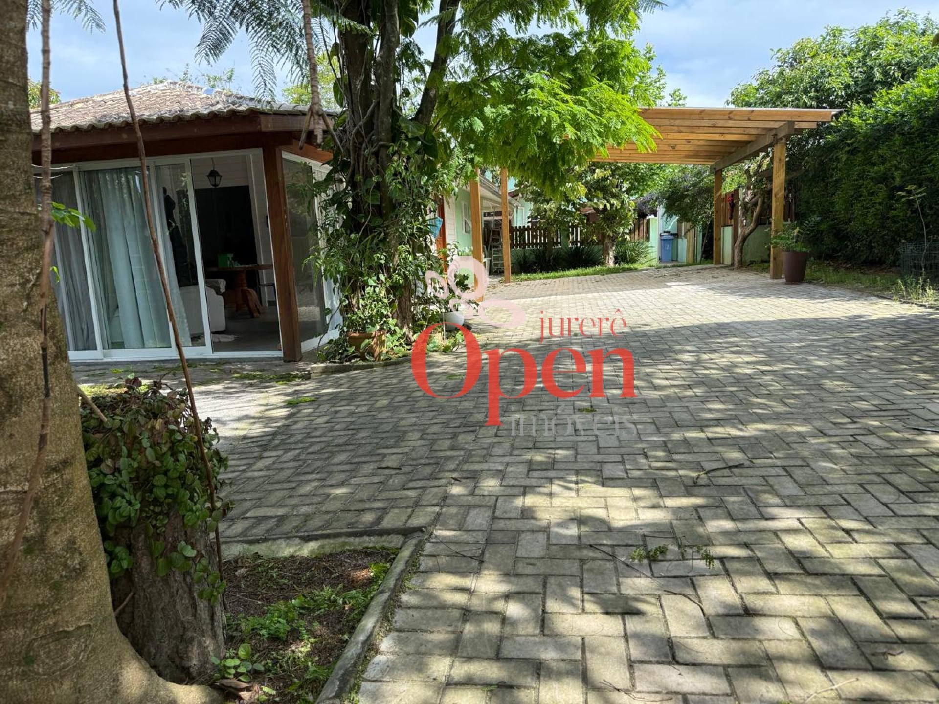 OPORTUNIDADE CASA VENDA EM AMPLO TERRENO-FLORIANÓPOLIS/SC