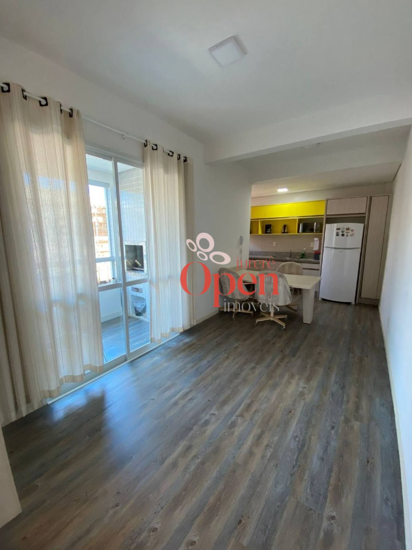 Apartamento locação anual Beco dos Milionários a apenas 80 metros do mar