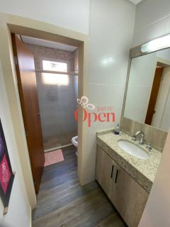 Apartamento locação anual Beco dos Milionários a apenas 80 metros do mar