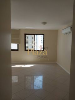 APARTAMENTO À VENDA COM VISTA DA BEIRA MAR DE FLORIANÓPOLIS/SC