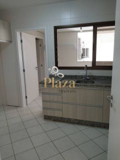 APARTAMENTO À VENDA COM VISTA DA BEIRA MAR DE FLORIANÓPOLIS/SC