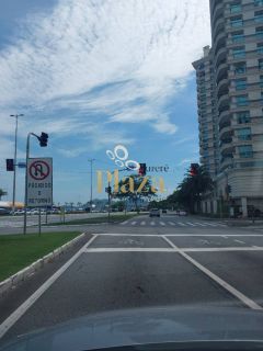 APARTAMENTO À VENDA COM VISTA DA BEIRA MAR DE FLORIANÓPOLIS/SC