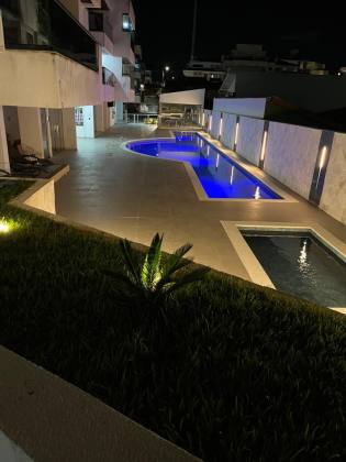 APARTAMENTO MOBILIADO NA PRAIA DO SANTINHO