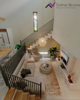 CASA COM PÉ DIREITO DUPLO E EDÍCULA COM CHURRASQUEIRA NO RIO VERMELHO