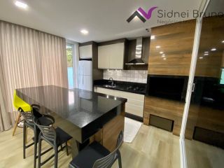 CASA ALTO PADRÃO COM PISCINA, 04 SUÍTES E ELEVADOR-RIO VERMELHO FLORIANÓPOLIS