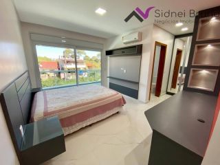 CASA ALTO PADRÃO COM PISCINA, 04 SUÍTES E ELEVADOR-RIO VERMELHO FLORIANÓPOLIS
