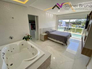 CASA ALTO PADRÃO COM PISCINA, 04 SUÍTES E ELEVADOR-RIO VERMELHO FLORIANÓPOLIS