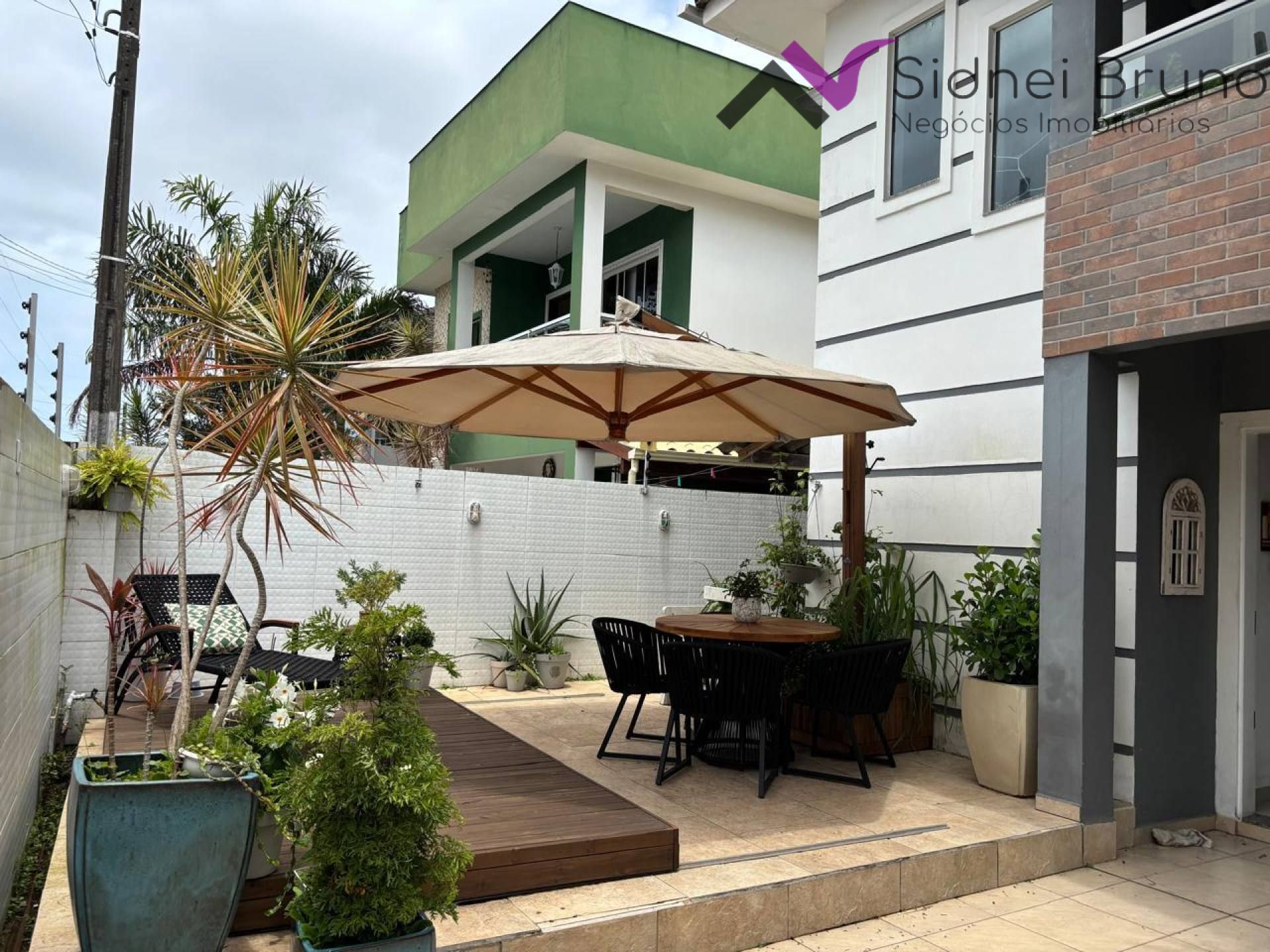 CASA MOBILIADA COM PISCINA Á VENDA NOS INGLESES