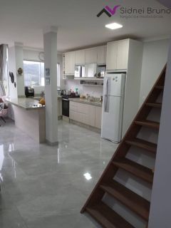 Apartamento amplo com suíte e terraço com mesa de sinuca nos Ingleses