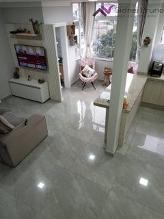 Apartamento amplo com suíte e terraço com mesa de sinuca nos Ingleses