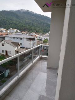 Apartamento amplo com suíte e terraço com mesa de sinuca nos Ingleses