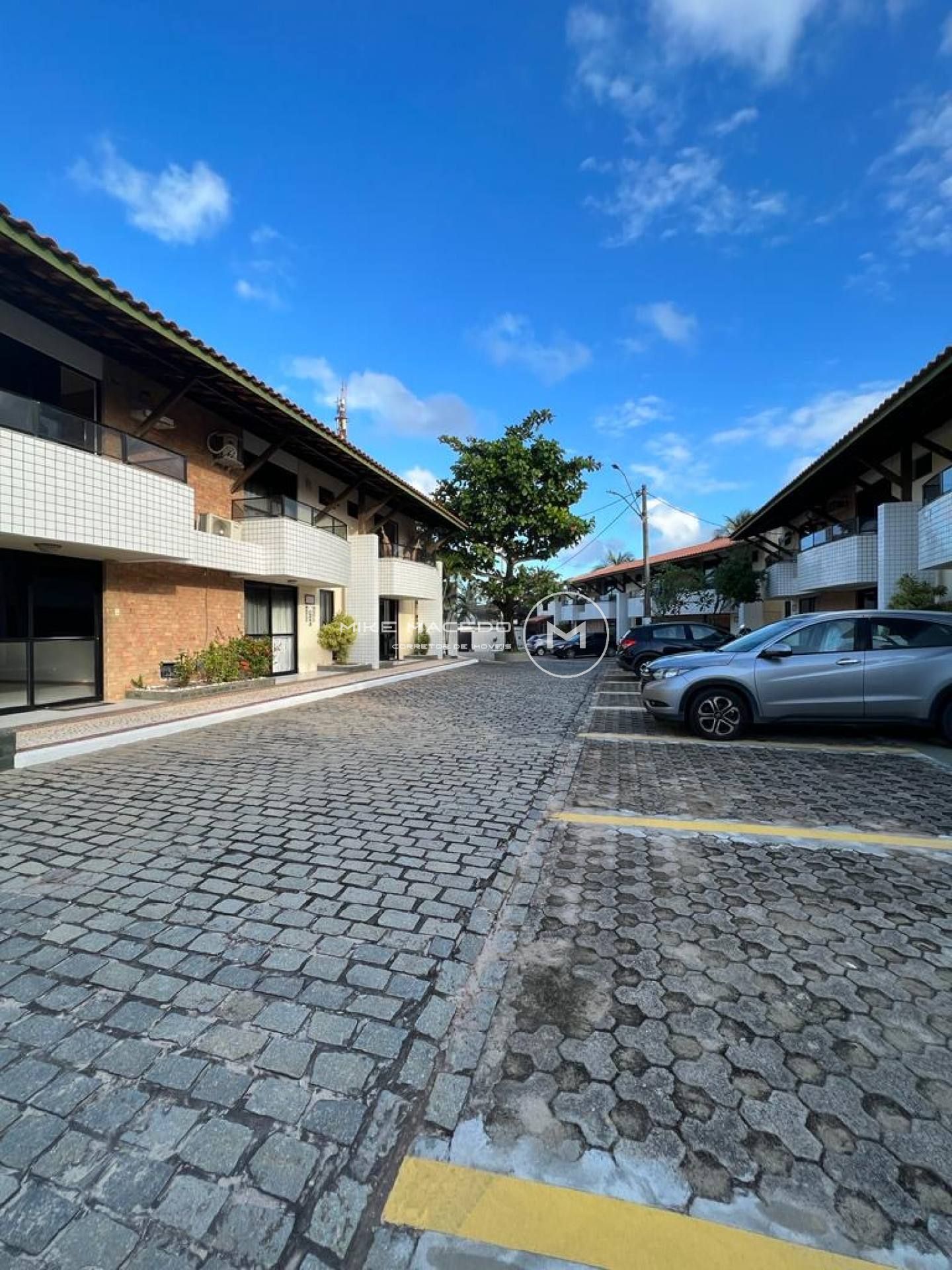 Casa em village à venda em Pituaçu com 3 quartos por 800 mil reais!