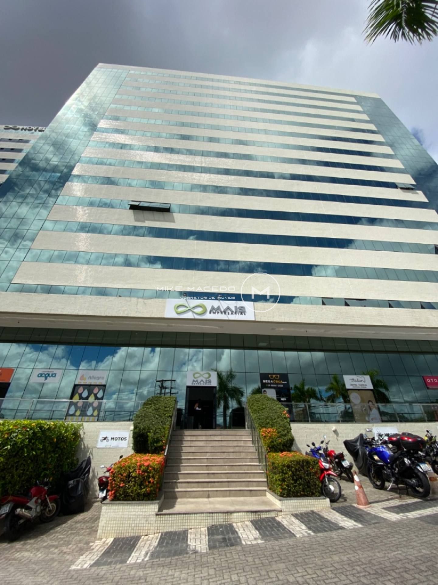 Sala comercial à venda em Lauro de Freitas por 210 mil reais