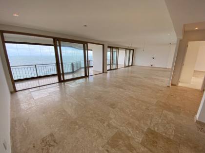 Apartamento à venda no Rio Vermelho com 320 m2 e uma vista deslumbrante para o mar.