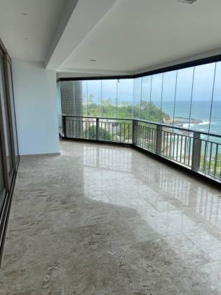 Apartamento à venda no Rio Vermelho com 320 m2 e uma vista deslumbrante para o mar.
