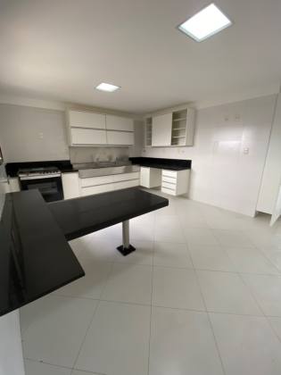 Apartamento à venda no Rio Vermelho com 320 m2 e uma vista deslumbrante para o mar.