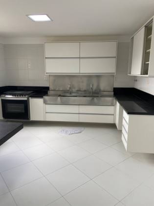 Apartamento à venda no Rio Vermelho com 320 m2 e uma vista deslumbrante para o mar.