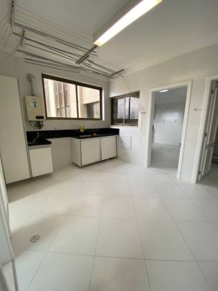 Apartamento à venda no Rio Vermelho com 320 m2 e uma vista deslumbrante para o mar.