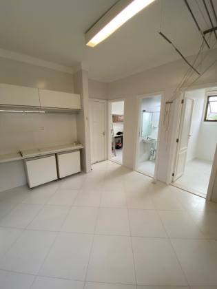 Apartamento à venda no Rio Vermelho com 320 m2 e uma vista deslumbrante para o mar.