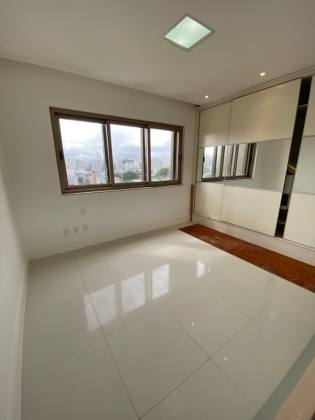 Apartamento à venda no Rio Vermelho com 320 m2 e uma vista deslumbrante para o mar.
