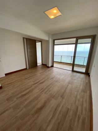 Apartamento à venda no Rio Vermelho com 320 m2 e uma vista deslumbrante para o mar.