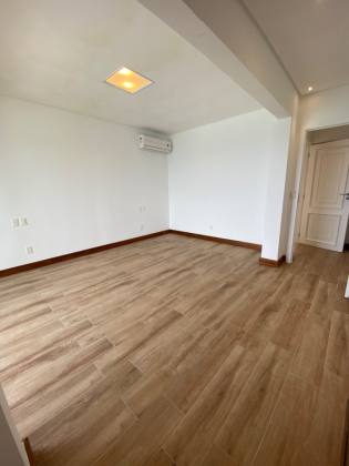 Apartamento à venda no Rio Vermelho com 320 m2 e uma vista deslumbrante para o mar.