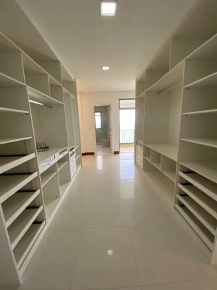 Apartamento à venda no Rio Vermelho com 320 m2 e uma vista deslumbrante para o mar.