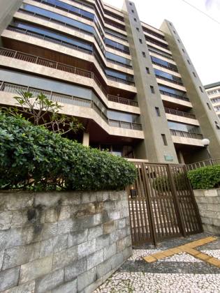 Apartamento à venda no Rio Vermelho com 320 m2 e uma vista deslumbrante para o mar.