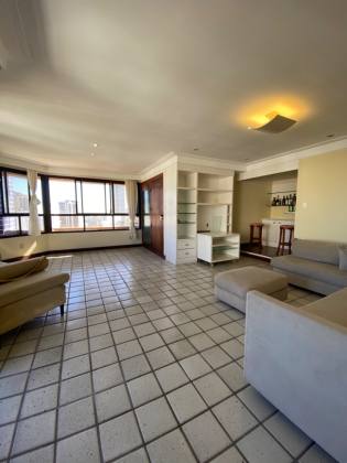 Jardim Apipema - Apartamento à venda com 239 m2 sendo 4 suítes e 3 vagas de garagem soltas.