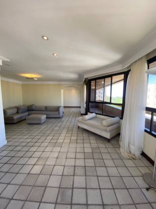 Jardim Apipema - Apartamento à venda com 239 m2 sendo 4 suítes e 3 vagas de garagem soltas.