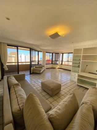 Jardim Apipema - Apartamento à venda com 239 m2 sendo 4 suítes e 3 vagas de garagem soltas.
