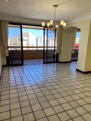 Jardim Apipema - Apartamento à venda com 239 m2 sendo 4 suítes e 3 vagas de garagem soltas.