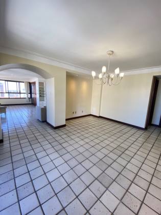 Jardim Apipema - Apartamento à venda com 239 m2 sendo 4 suítes e 3 vagas de garagem soltas.